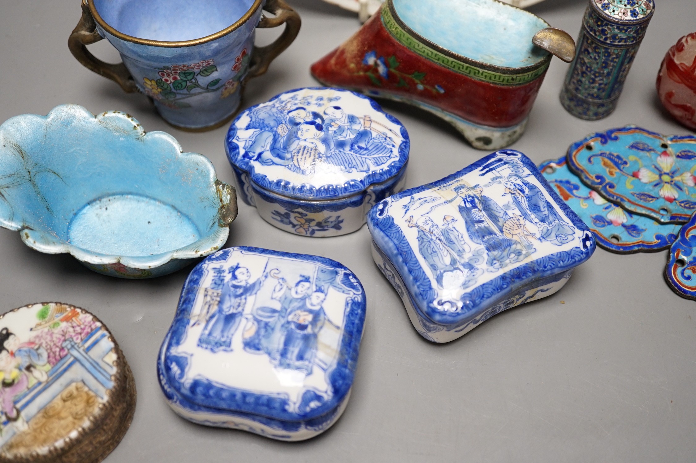 A group of Chinese ceramics and enamels, 18th/19th century